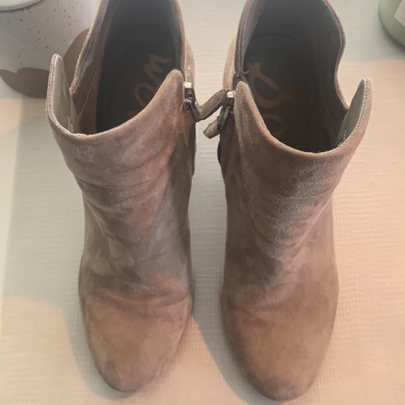 Sam Edelman nude suede bootie in size 4 - Picture 6 of 6